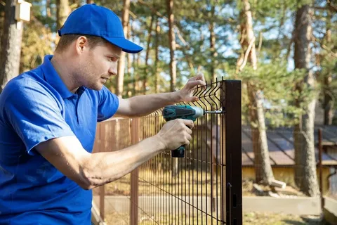 Commercial -Industrial Fence- Repair